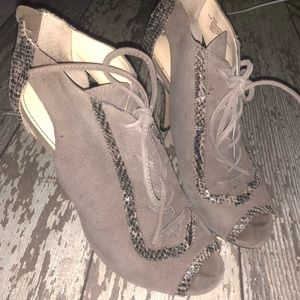 Snakeskin heels!!